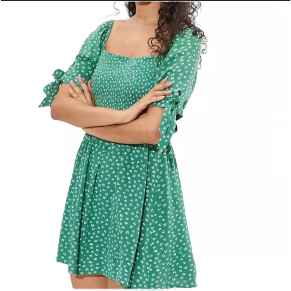 American eagle green dainty floral smocked mini dress